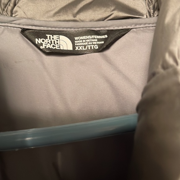 North face approaching the knee coat. Super warm - Picture 3 of 4